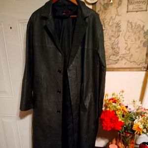 Highlanders trench coat size Small